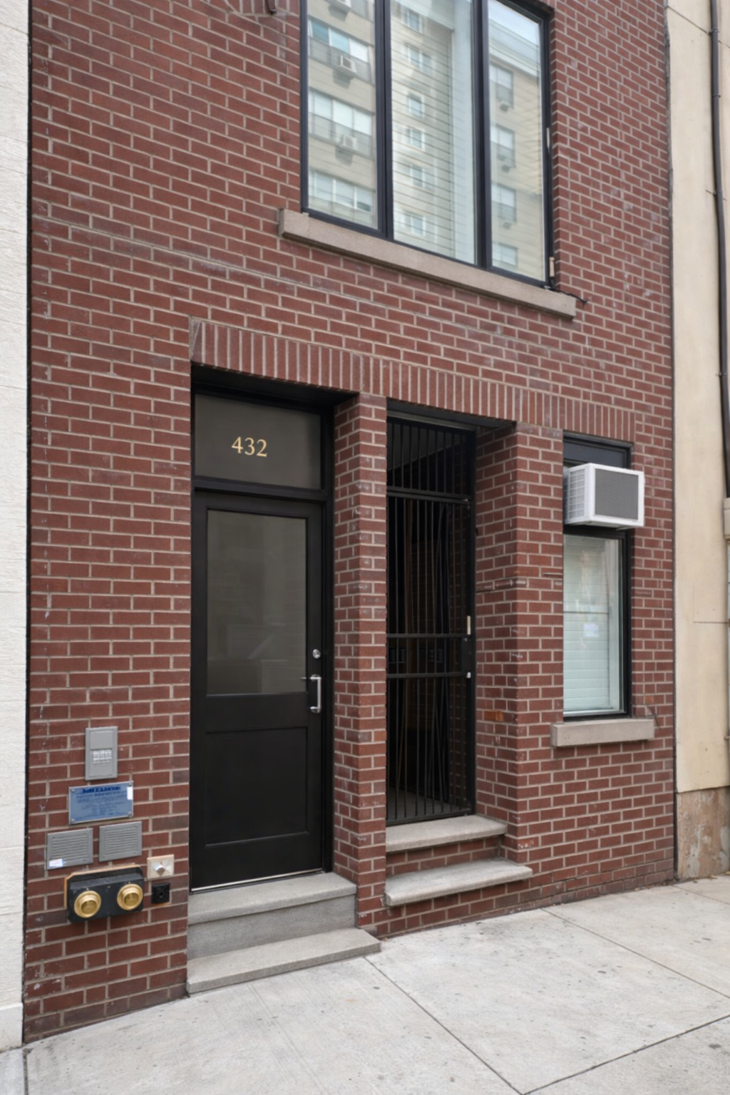 654 East 12th St